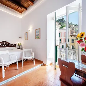 https://amalfi-un-po.hotels-amalfi.com